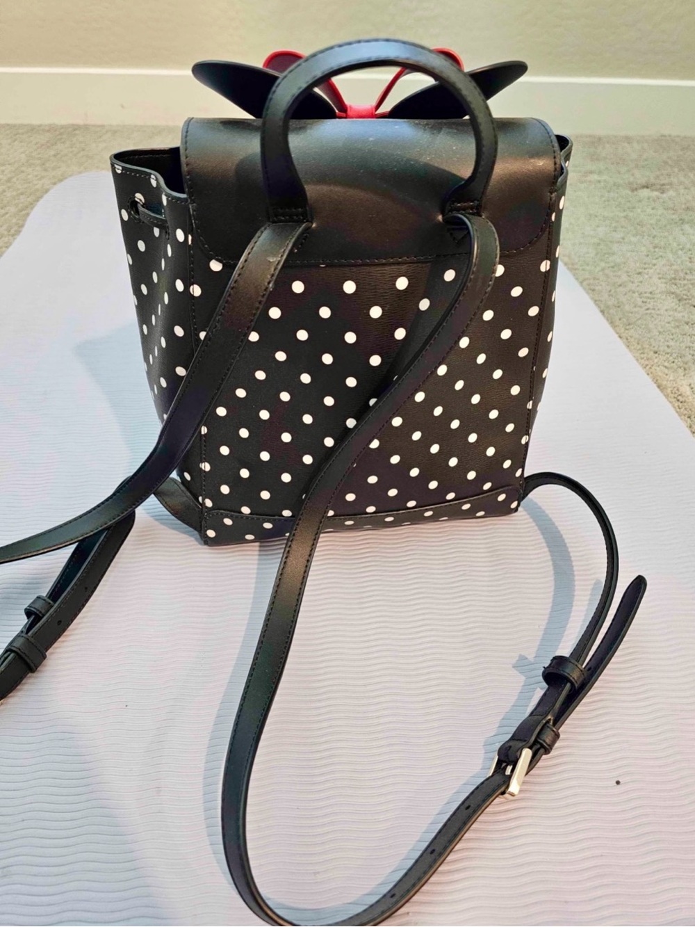 Kate Spade x Disney Minnie Mouse Flap Black Backpack K4642 Red Bow - EUC $379 - Picture 6 of 9
